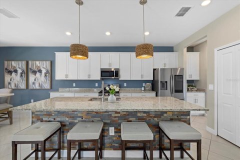House in LORRAINE LAKES in Bradenton, Florida 5 bedrooms, 310.67 sq.m. № 1519342 - photo 15