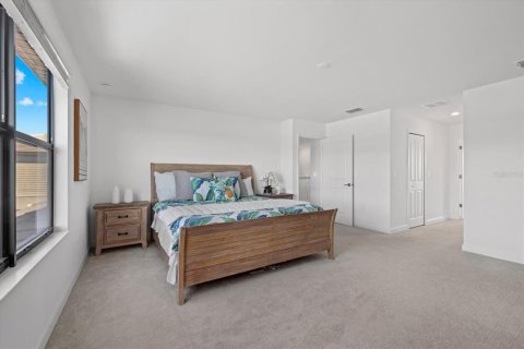 House in LORRAINE LAKES in Bradenton, Florida 5 bedrooms, 310.67 sq.m. № 1519342 - photo 27