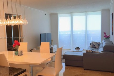 Condominio en alquiler en Hallandale Beach, Florida, 2 dormitorios, 100.89 m2 № 2001198 - foto 16