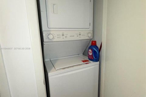 Condominio en alquiler en Hallandale Beach, Florida, 2 dormitorios, 100.89 m2 № 2001198 - foto 27