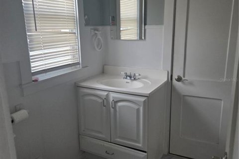 House in Saint Petersburg, Florida 3 bedrooms, 88.26 sq.m. № 2147827 - photo 18