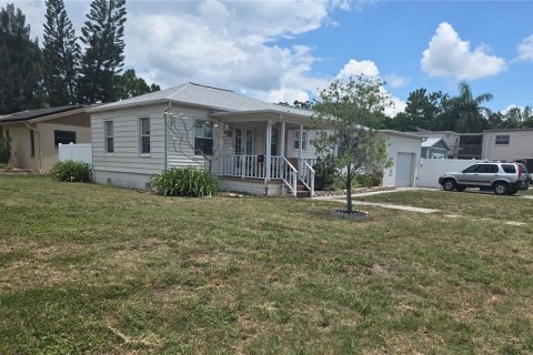 House in Saint Petersburg, Florida 3 bedrooms, 88.26 sq.m. № 2147827 - photo 6