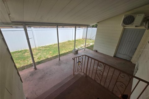 House in Saint Petersburg, Florida 3 bedrooms, 88.26 sq.m. № 2147827 - photo 22