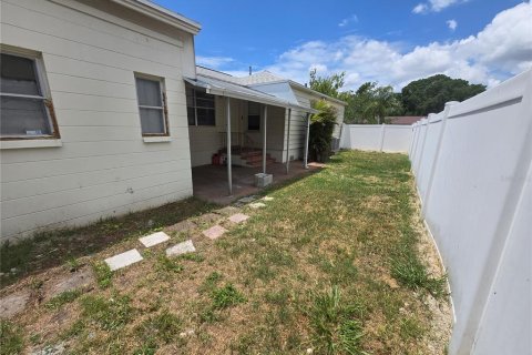 House in Saint Petersburg, Florida 3 bedrooms, 88.26 sq.m. № 2147827 - photo 25
