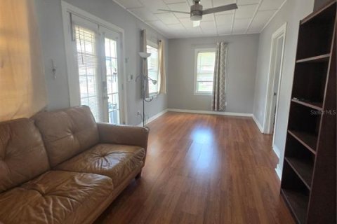 House in Saint Petersburg, Florida 3 bedrooms, 88.26 sq.m. № 2147827 - photo 11