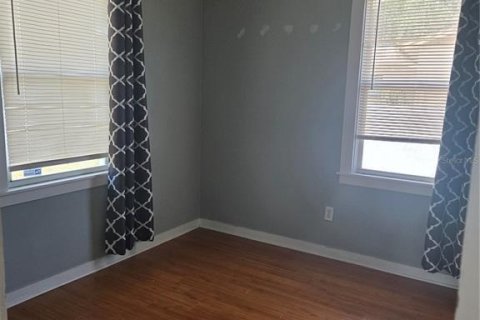 House in Saint Petersburg, Florida 3 bedrooms, 88.26 sq.m. № 2147827 - photo 16