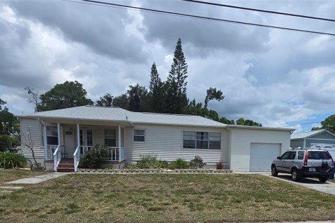 House in Saint Petersburg, Florida 3 bedrooms, 88.26 sq.m. № 2147827