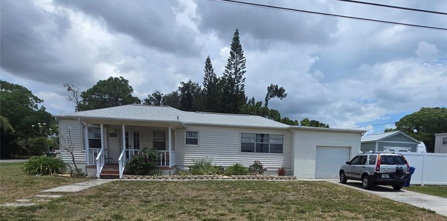 House in Saint Petersburg, Florida 3 bedrooms, 88.26 sq.m. № 2147827