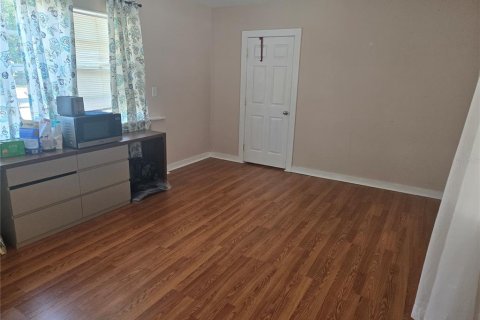 House in Saint Petersburg, Florida 3 bedrooms, 88.26 sq.m. № 2147827 - photo 15