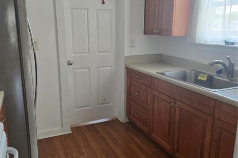 House in Saint Petersburg, Florida 3 bedrooms, 88.26 sq.m. № 2147827 - photo 12