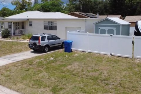 House in Saint Petersburg, Florida 3 bedrooms, 88.26 sq.m. № 2147827 - photo 4
