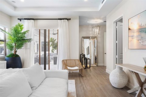 Casa en venta en Miami, Florida, 5 dormitorios, 486.99 m2 № 1893037 - foto 23