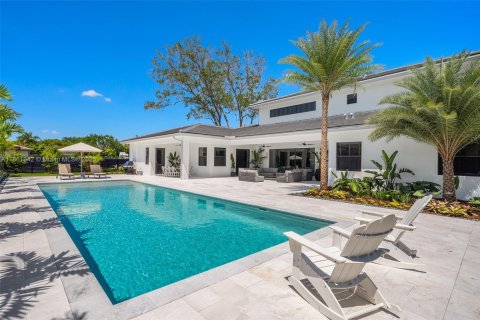House in Miami, Florida 5 bedrooms, 486.99 sq.m. № 1893037 - photo 9
