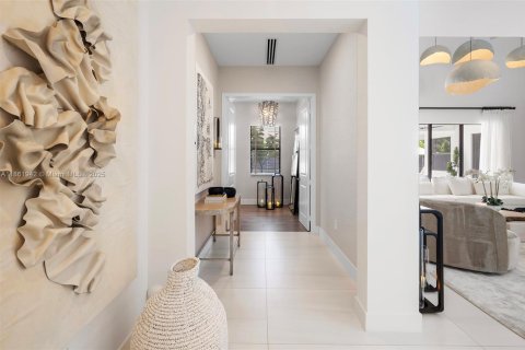 Casa en venta en Miami, Florida, 5 dormitorios, 486.99 m2 № 1893037 - foto 16