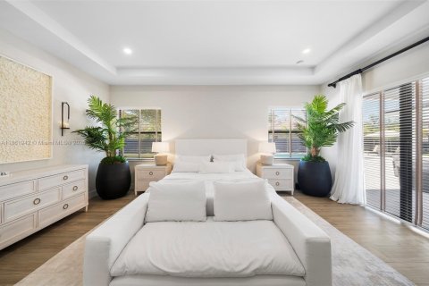 Casa en venta en Miami, Florida, 5 dormitorios, 486.99 m2 № 1893037 - foto 19