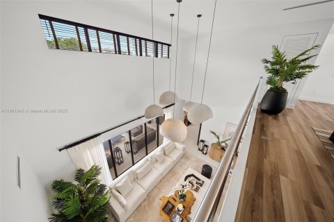 Casa en venta en Miami, Florida, 5 dormitorios, 486.99 m2 № 1893037 - foto 13