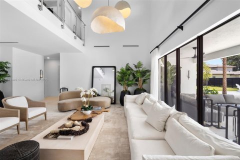 Casa en venta en Miami, Florida, 5 dormitorios, 486.99 m2 № 1893037 - foto 15