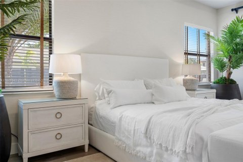 House in Miami, Florida 5 bedrooms, 486.99 sq.m. № 1893037 - photo 21