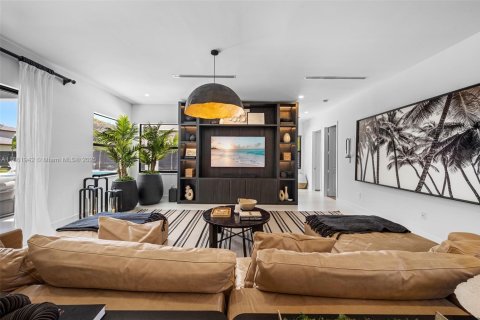 Casa en venta en Miami, Florida, 5 dormitorios, 486.99 m2 № 1893037 - foto 6