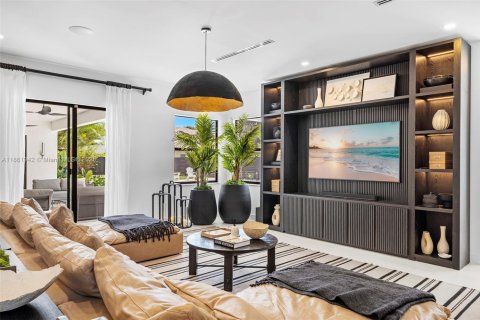 House in Miami, Florida 5 bedrooms, 486.99 sq.m. № 1893037 - photo 5