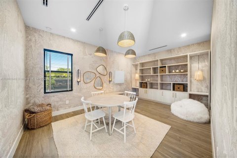 Casa en venta en Miami, Florida, 5 dormitorios, 486.99 m2 № 1893037 - foto 27