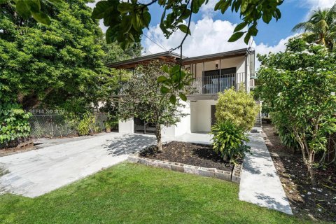 Villa ou maison à Miami, Floride 5 chambres, 136.75 m2 № 2180624