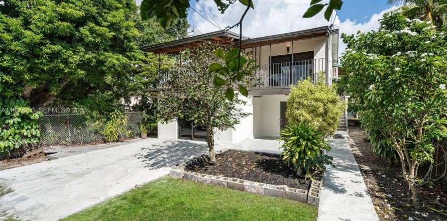 Villa ou maison à Miami, Floride 5 chambres, 136.75 m2 № 2180624