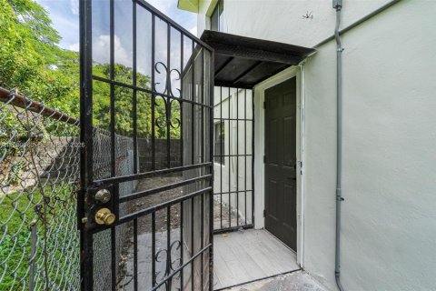 Villa ou maison à vendre à Miami, Floride: 5 chambres, 136.75 m2 № 2180624 - photo 19