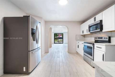 Villa ou maison à vendre à Miami, Floride: 5 chambres, 136.75 m2 № 2180624 - photo 28