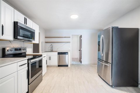 Villa ou maison à vendre à Miami, Floride: 5 chambres, 136.75 m2 № 2180624 - photo 24
