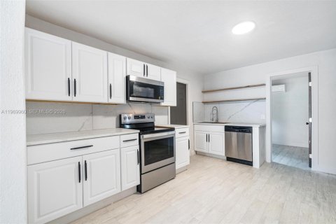 Villa ou maison à vendre à Miami, Floride: 5 chambres, 136.75 m2 № 2180624 - photo 25