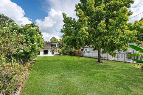 Villa ou maison à vendre à Miami, Floride: 5 chambres, 136.75 m2 № 2180624 - photo 3