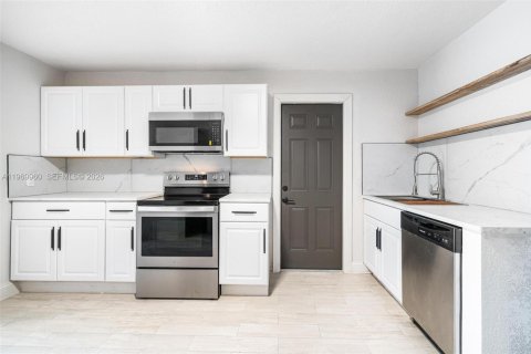 Villa ou maison à vendre à Miami, Floride: 5 chambres, 136.75 m2 № 2180624 - photo 26