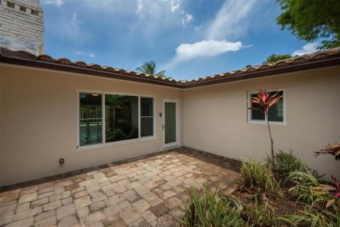 House in Fort Lauderdale, Florida 2 bedrooms, 148.36 sq.m. № 2082151 - photo 25