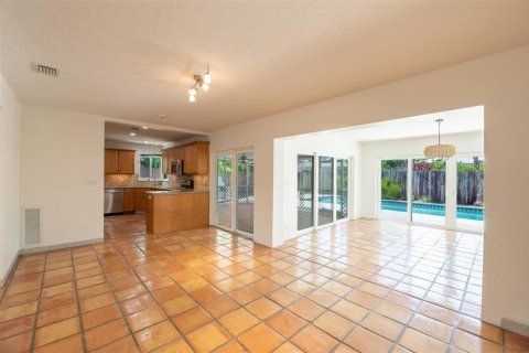 House in Fort Lauderdale, Florida 2 bedrooms, 148.36 sq.m. № 2082151 - photo 7