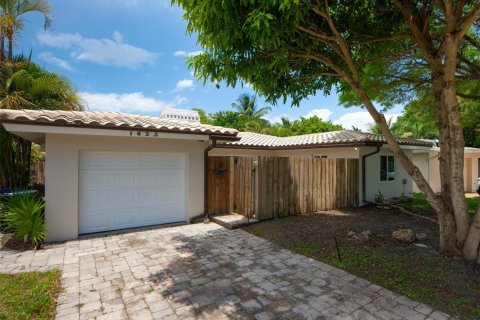 House in Fort Lauderdale, Florida 2 bedrooms, 148.36 sq.m. № 2082151 - photo 3