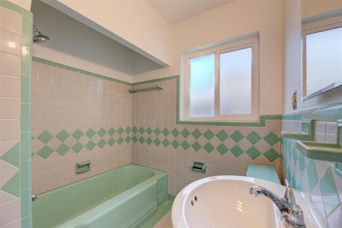 House in Fort Lauderdale, Florida 2 bedrooms, 148.36 sq.m. № 2082151 - photo 23