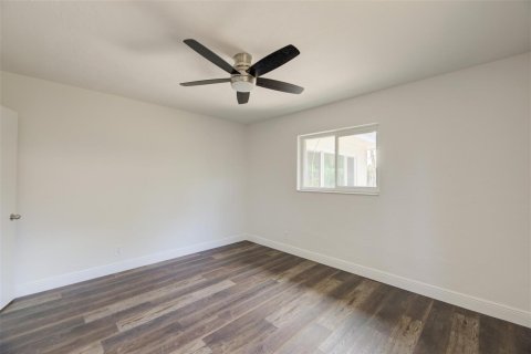 House in Fort Lauderdale, Florida 2 bedrooms, 148.36 sq.m. № 2082151 - photo 17