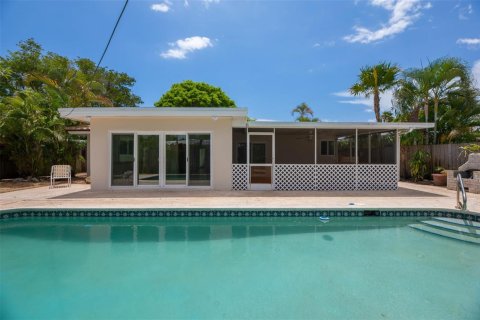 House in Fort Lauderdale, Florida 2 bedrooms, 148.36 sq.m. № 2082151