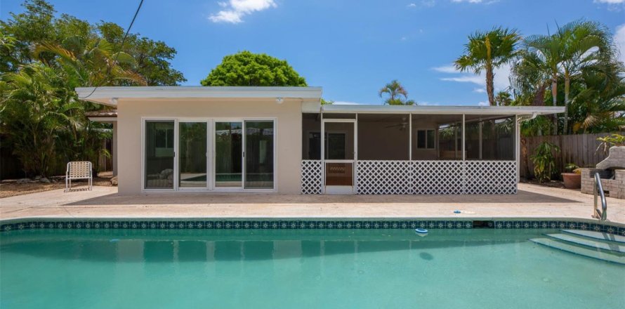 House in Fort Lauderdale, Florida 2 bedrooms, 148.36 sq.m. № 2082151
