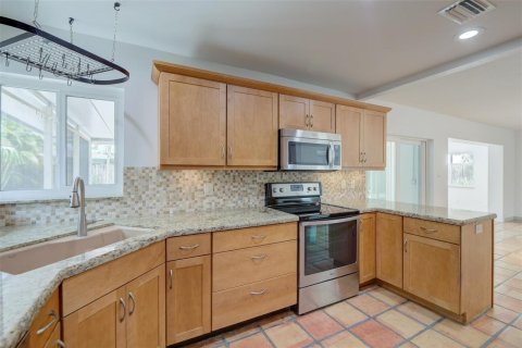 House in Fort Lauderdale, Florida 2 bedrooms, 148.36 sq.m. № 2082151 - photo 14