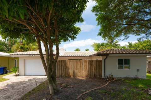 House in Fort Lauderdale, Florida 2 bedrooms, 148.36 sq.m. № 2082151 - photo 2