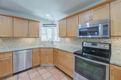 House in Fort Lauderdale, Florida 2 bedrooms, 148.36 sq.m. № 2082151 - photo 13