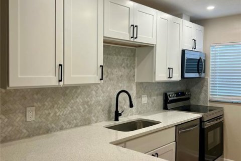 Condo in Tampa, Florida, 2 bedrooms  № 2220267 - photo 8
