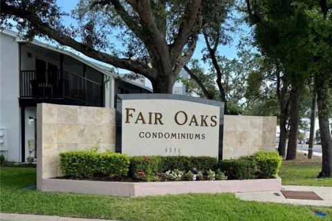 Condo in Tampa, Florida, 2 bedrooms  № 2220267 - photo 19