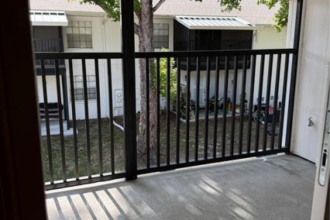 Condo in Tampa, Florida, 2 bedrooms  № 2220267 - photo 18