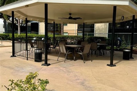 Condo in Tampa, Florida, 2 bedrooms  № 2220267 - photo 23