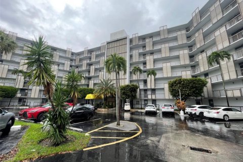 Appartement à louer à Aventura, Floride: 2 chambres, 92.34 m2 № 1869894 - photo 1