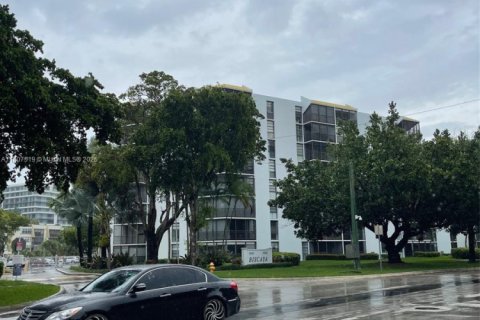 Appartement à louer à Aventura, Floride: 2 chambres, 92.34 m2 № 1869894 - photo 2