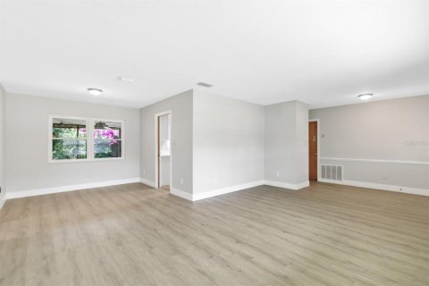 Casa en alquiler en Winter Park, Florida, 4 dormitorios, 163.32 m2 № 1909438 - foto 4